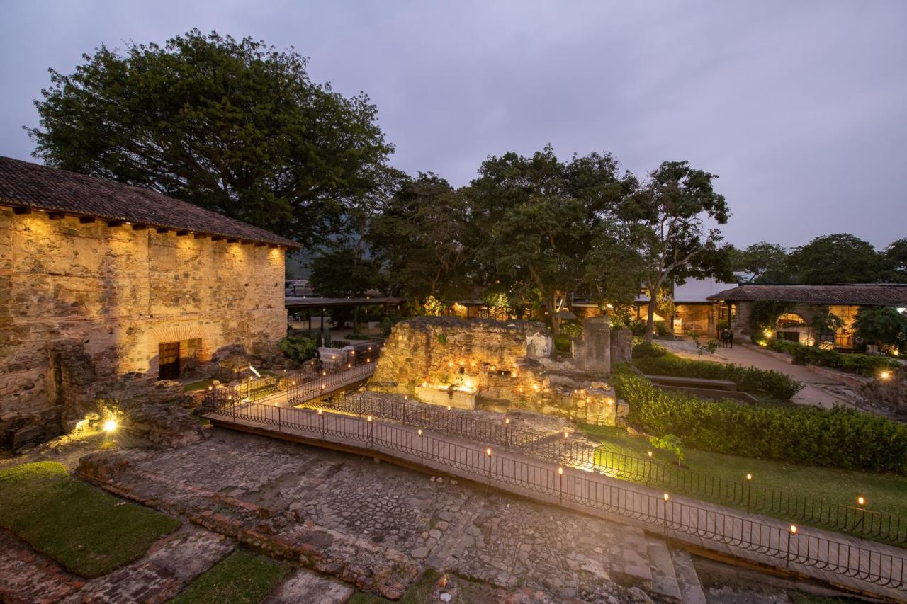 Hotel Museo Spa Casa Santo Domingo Antigua Exterior foto The resort at night